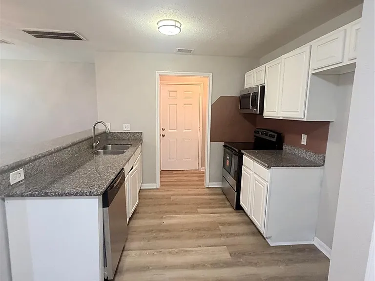 8202 Cannon St #B — Photo 9