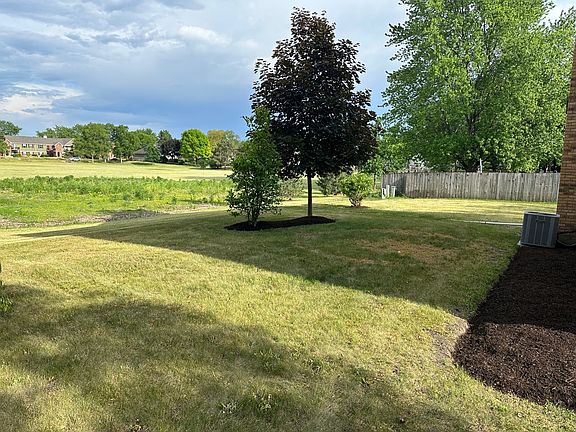 4th image of 1580 Abbotsford Dr