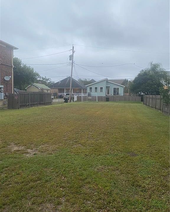 1st image of 6911 Vicksburg St
