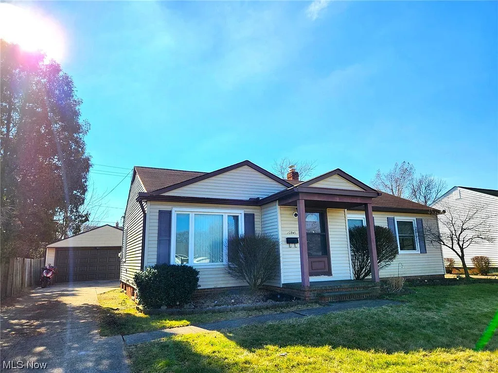 10941 Riveredge Dr photo 1