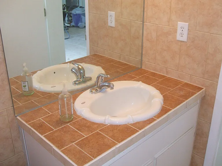POOL HALF BATH