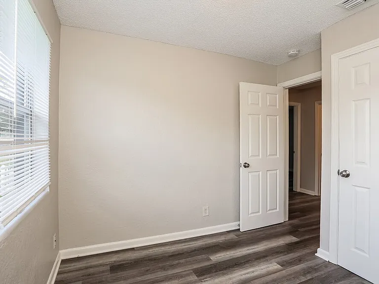 5528 Vernon Rd — Photo 17