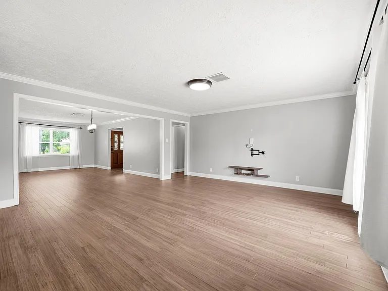 11102 Endicott Ln — Photo 11