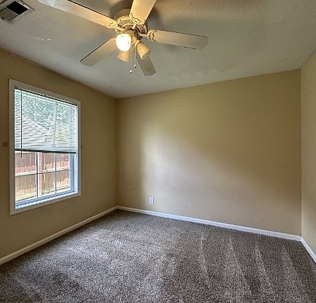 5th image of 272 Executive Ave APT B