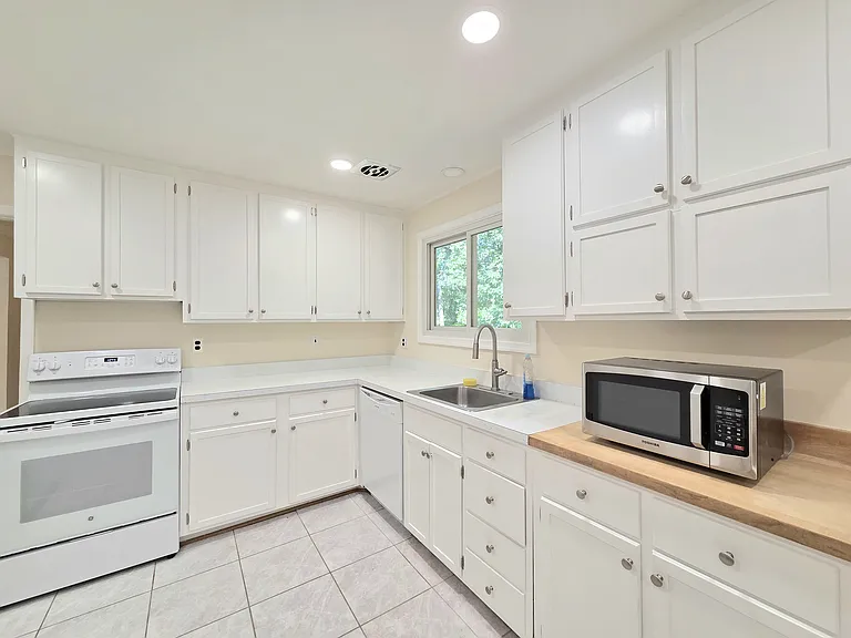 111 Tamarisk Ct — Photo 13