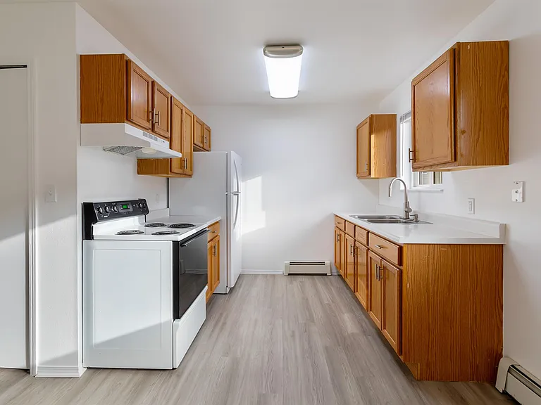 North Russell Apts-1650 N Russell — Photo 30