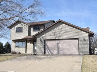 W233N7497 Highview Dr, Sussex, WI 53089