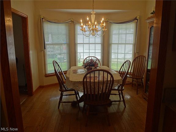 5th image of 141 Aspen Dr NW
