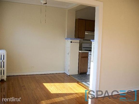 5th image of 1078 W Thorndale Ave