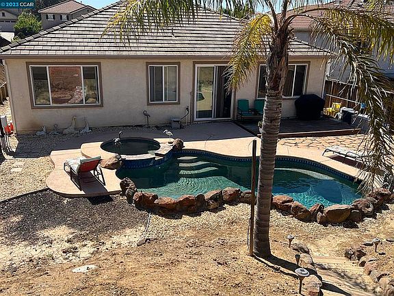 5th image of 1107 Oakpoint Dr