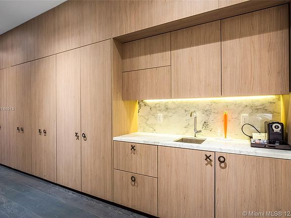 5th image of 805 S Miami Ave #812