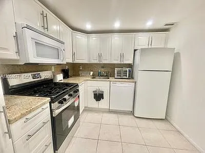 Parker Plaza Condo Estate — Photo 4