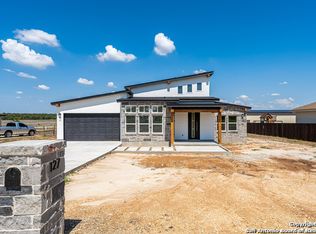 127 Las Palomas Dr, La Vernia, TX 78121