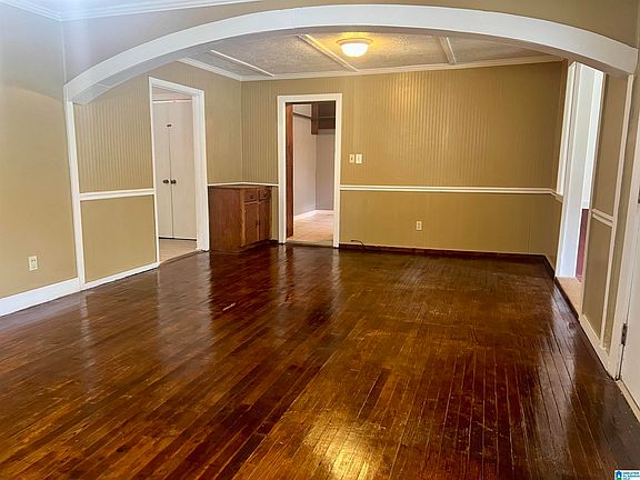 5th image of 221 Woodland Ave E