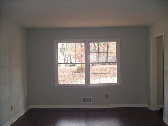4th image of 2821 Windmeyer Ct