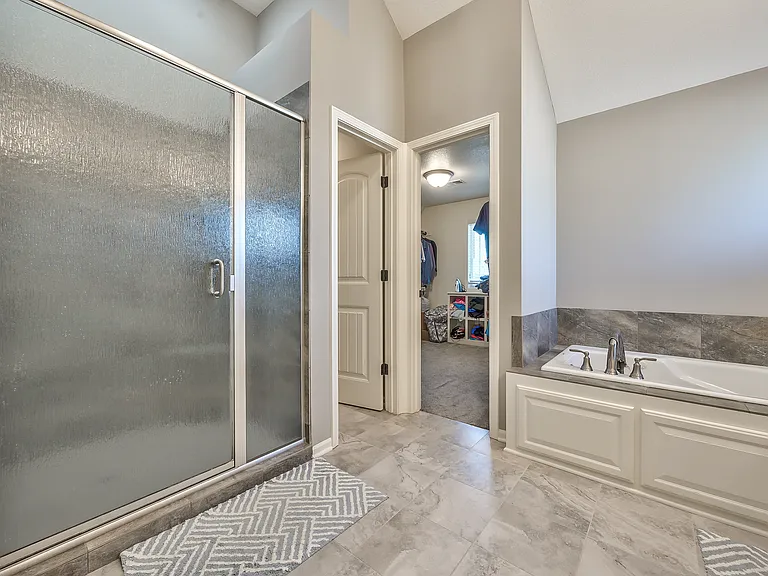 8135 NW 90th Ter — Photo 32