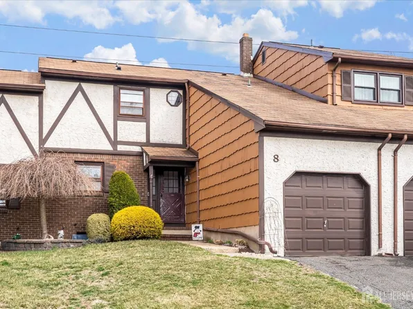 8 Canterbury Ct, Sayreville, NJ 08872