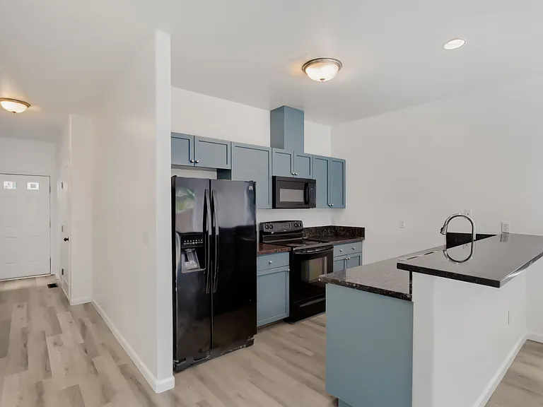 9910 SE Woodstock Blvd — Photo 3