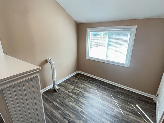4th image of 1241 Creighton Ave