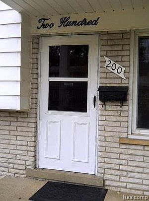 2nd image of 200 W Lawrence Ave