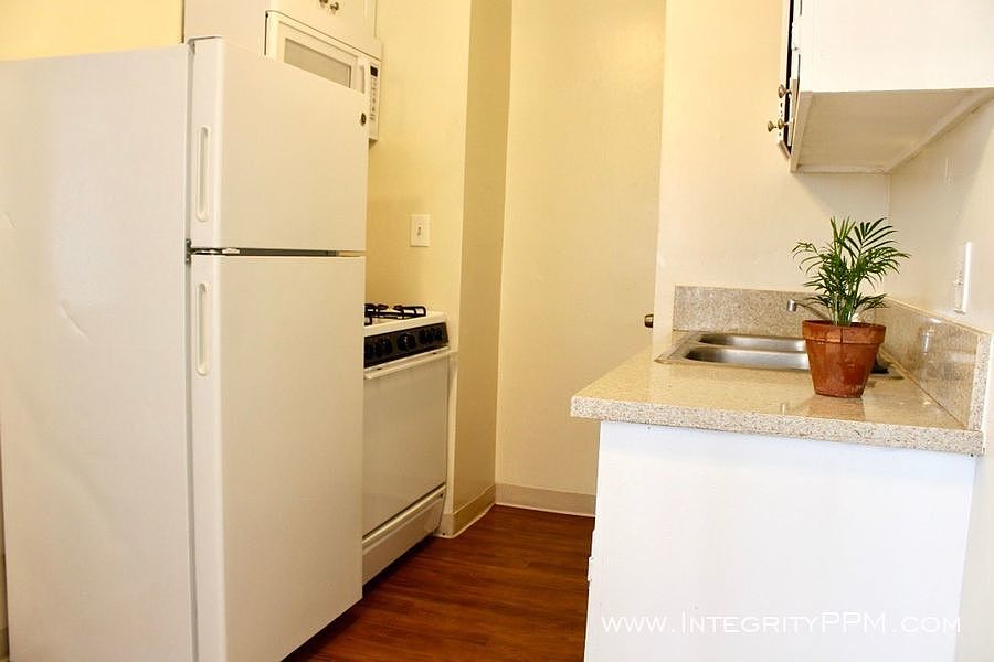 1st image of 5840 Albemarle St #7