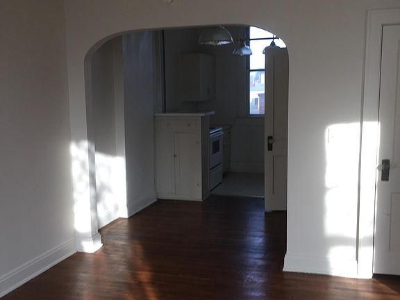 5th image of 1128 1/2 N High St