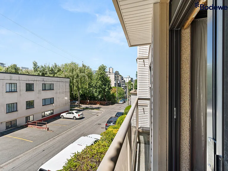 1080 Broughton St — Photo 13