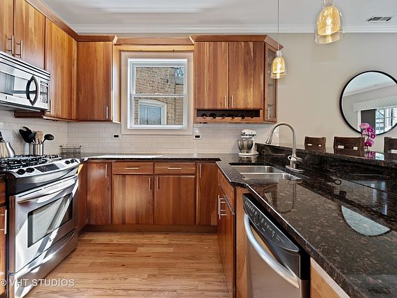 5th image of 1257 W Carmen Ave APT 2S
