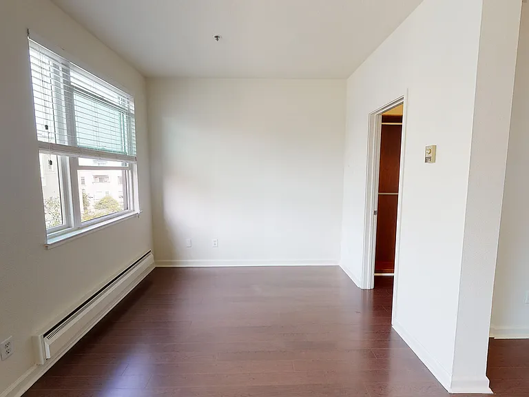 2000 Post — Photo 59