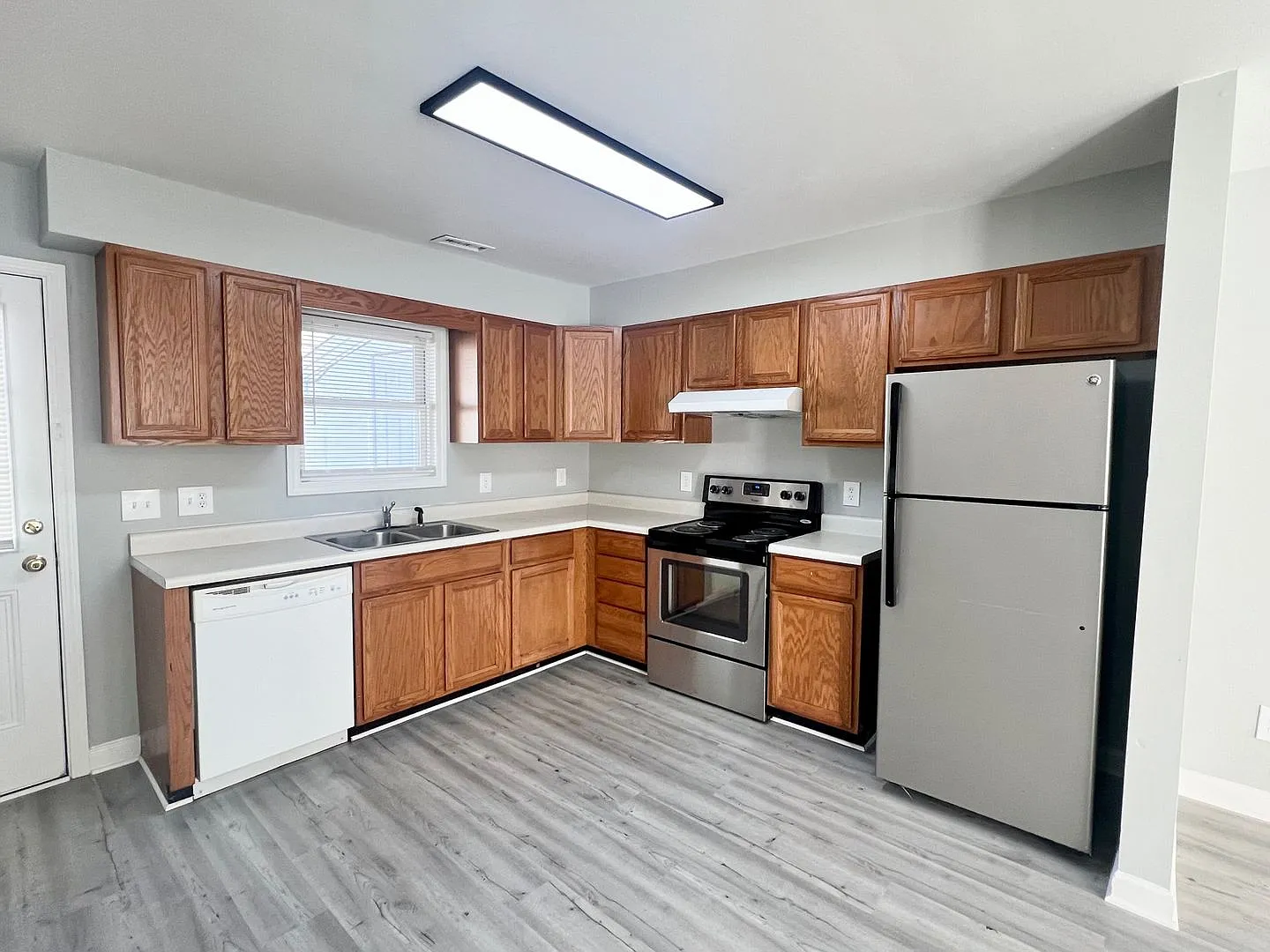 Two bedroom, one bath apartment in Burlington — Photo 3