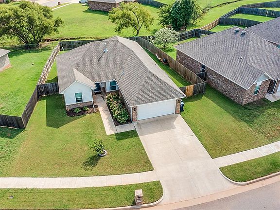 4th image of 14336 Peach Tree Dr