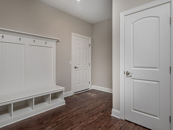 Owner s Entry with Boot Bench