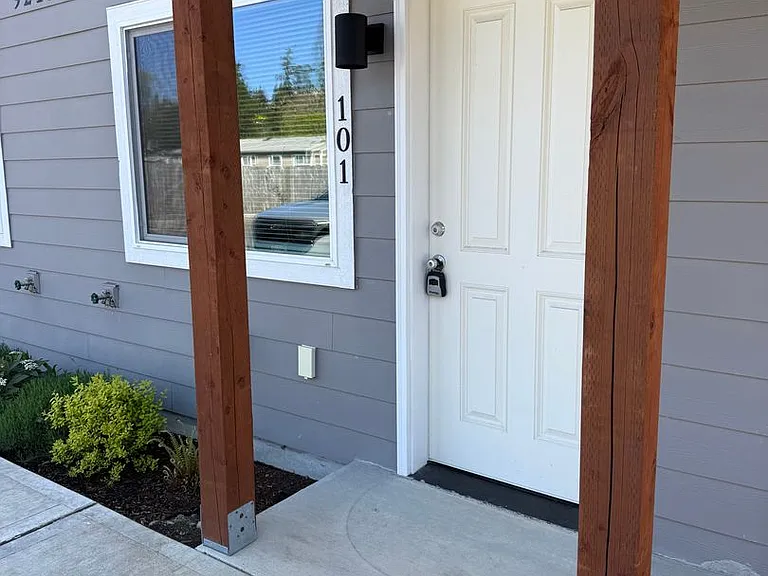 9218 Conroy Pl NW — Photo 3