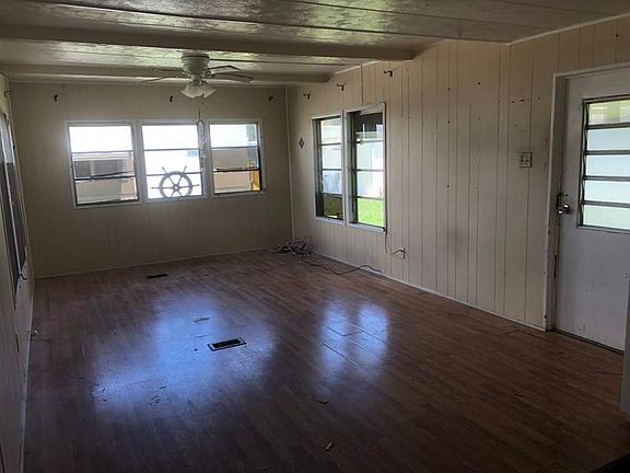 3rd image of 21C Douglas Dr