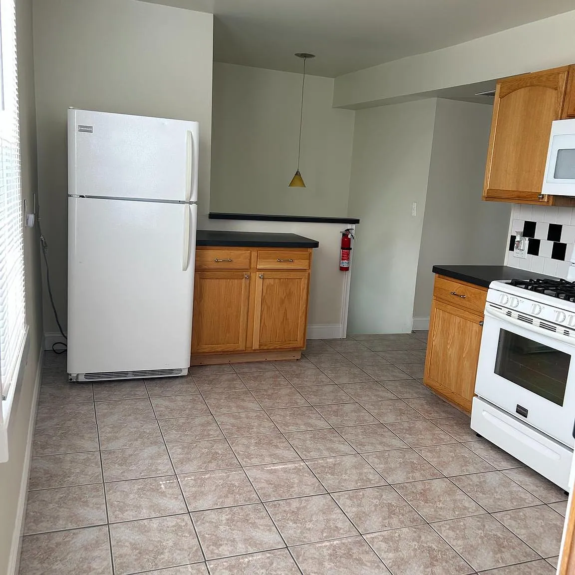 2 bed, 2.0 bath, 1350 sqft, $1,800 — Photo 4