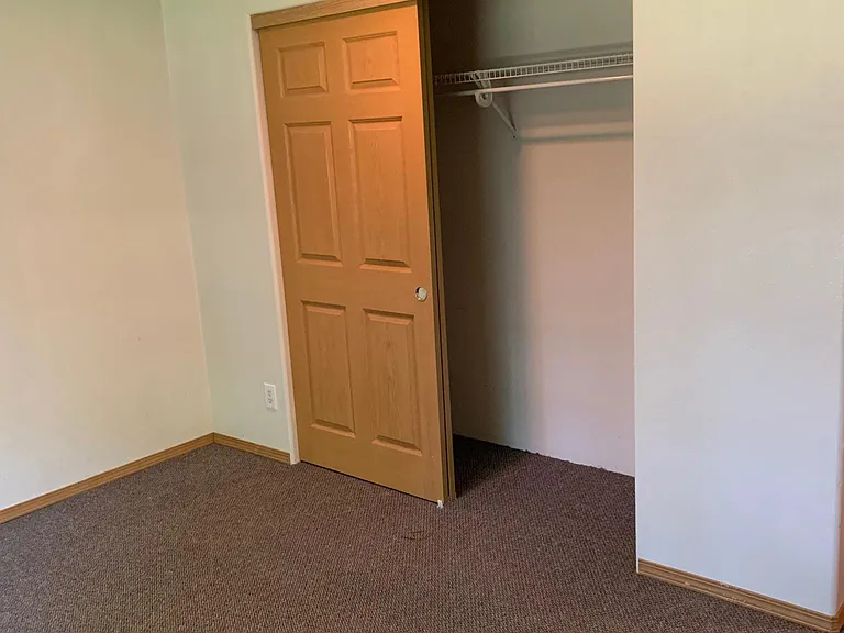 720 E Hereford St — Photo 7