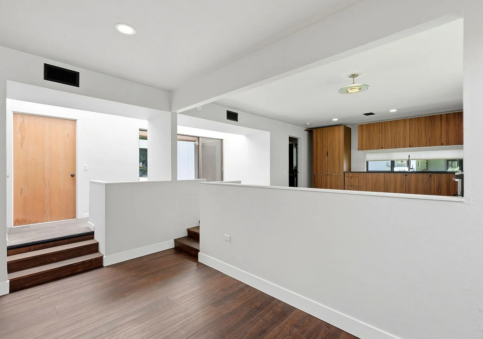 A one of a kind Architectually designed home in SW Idylwild neighborhood — Photo 2