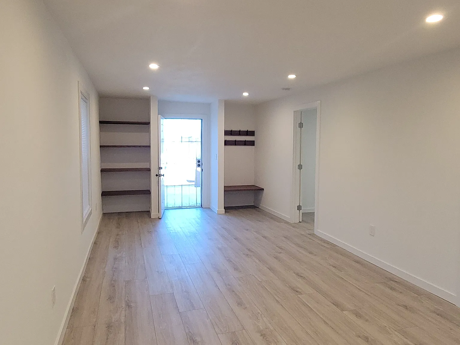 4 bed, 1.5 bath, 1250 sqft, $3,500 — Photo 2