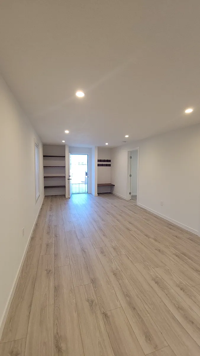 Building Photo - 866 Pine St #B