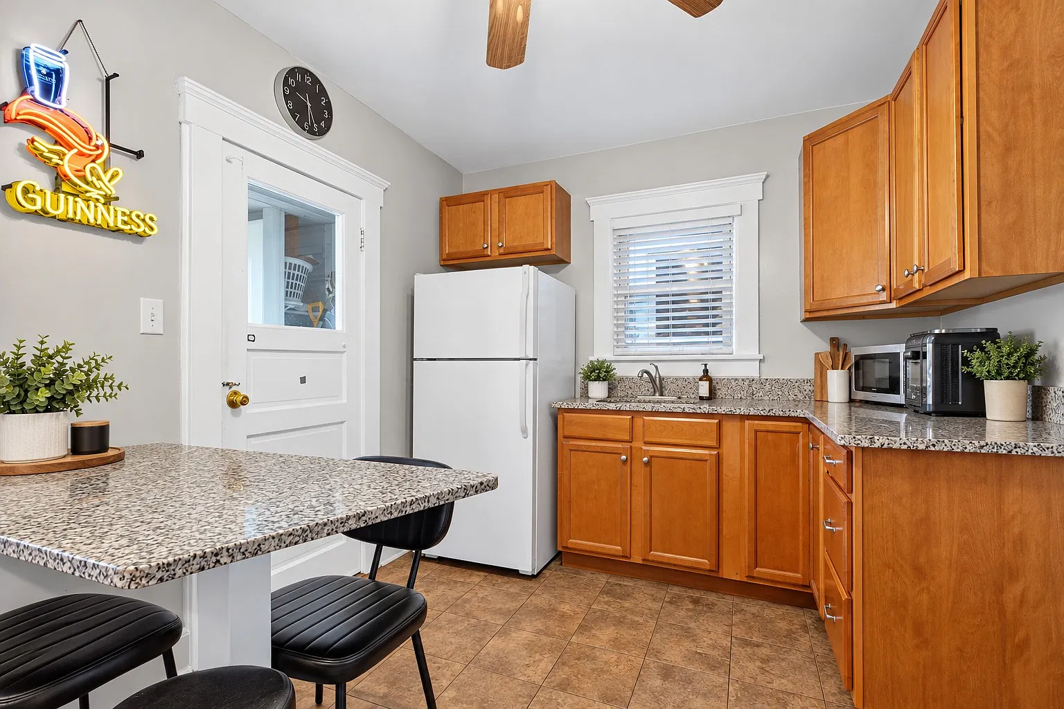 2 bed, $2,495 — Photo 4