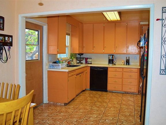 3rd image of 1336 Oakdale Ave