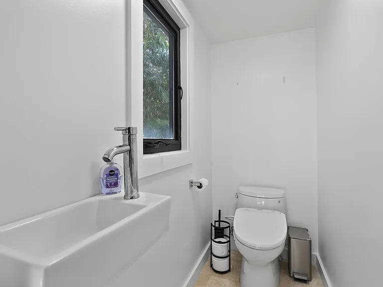 5939 Kalanianaole Hwy — Photo 46
