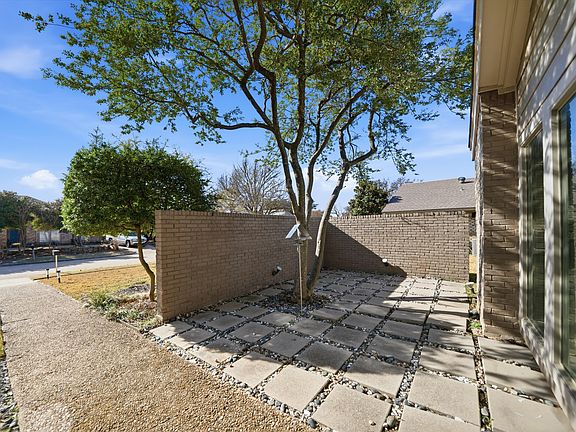 4th image of 3313 Overland Dr
