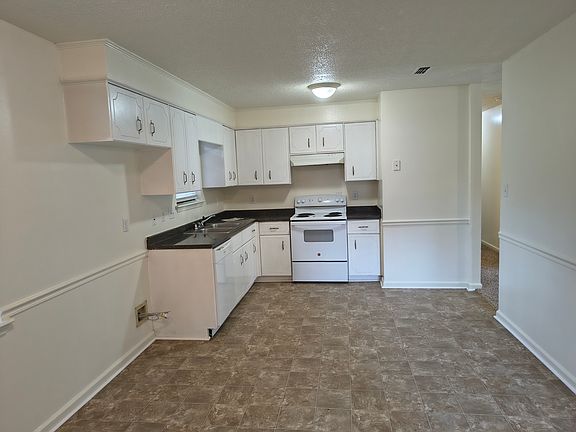 4th image of 2304 Roundup Dr