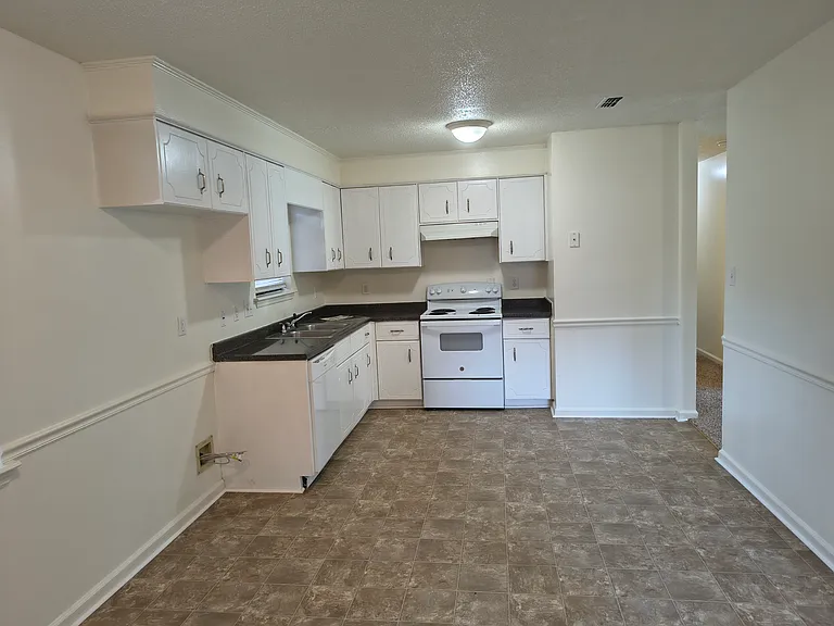 2304 Roundup Dr — Photo 4