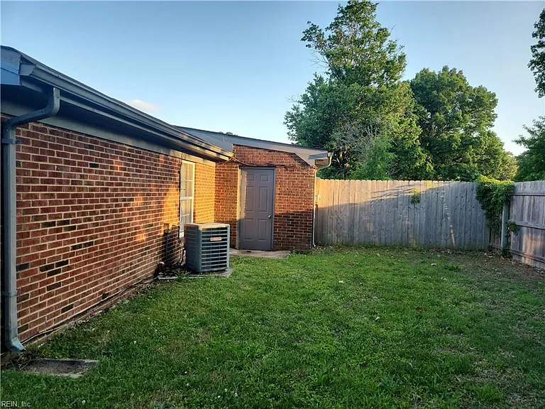 6045 Bradford Dr #B — Photo 31