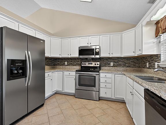 5th image of 205 Horseshoe Ct