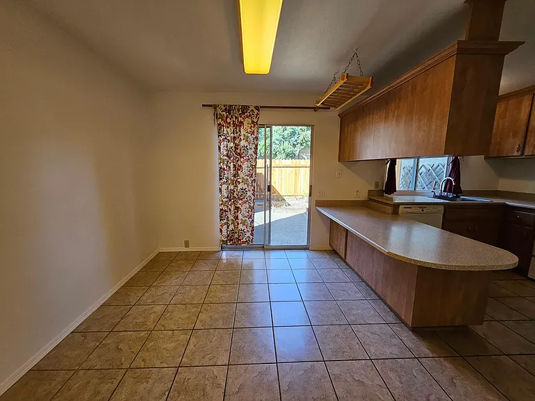 1581 Drake Dr — Photo 7