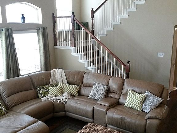 3rd image of 2085 Garden Crest Dr