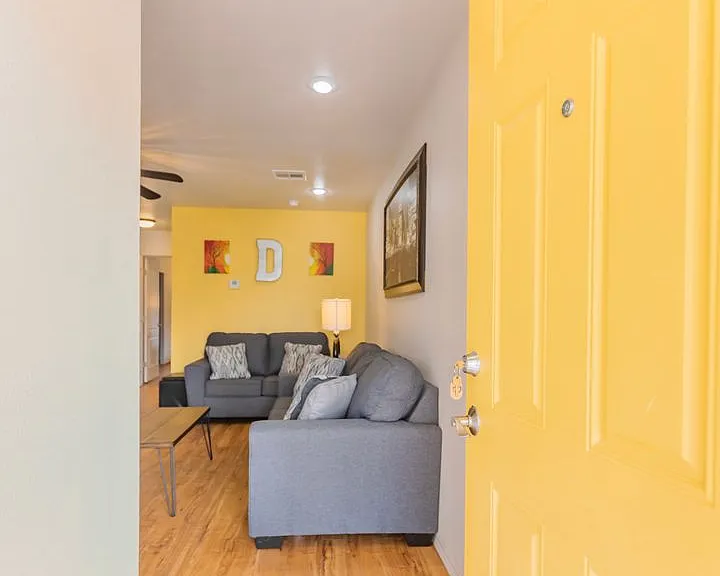 800 Sherwood Dr — Photo 2